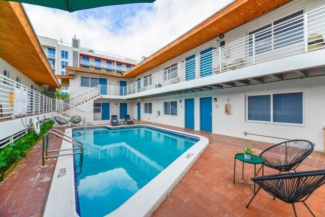 Cozy 1 Bedroom With Pool Steps From The Beach #47 Hollywood Buitenkant foto