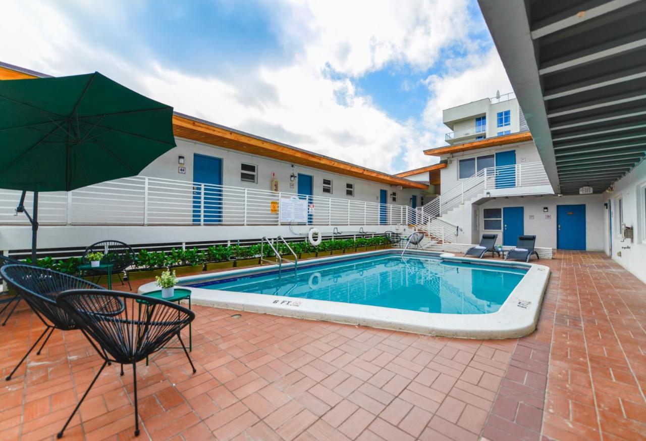 Cozy 1 Bedroom With Pool Steps From The Beach #47 Hollywood Buitenkant foto